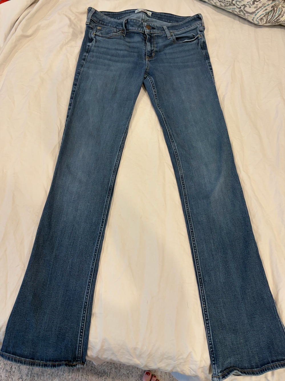 Hollister Women's Bootcut Jeans in Medium Wash Blue - Picture 2 of 5
